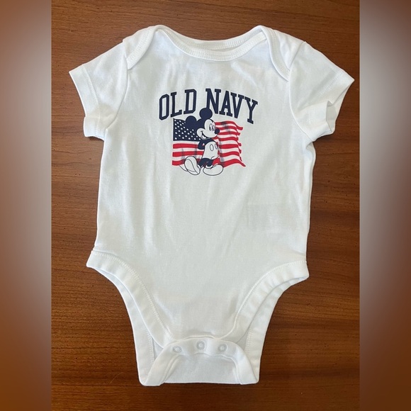 🇺🇸 Disney x Old Navy Mickey Mouse Bodysuit – 0-3M Red, White & Cute! - Picture 3 of 8